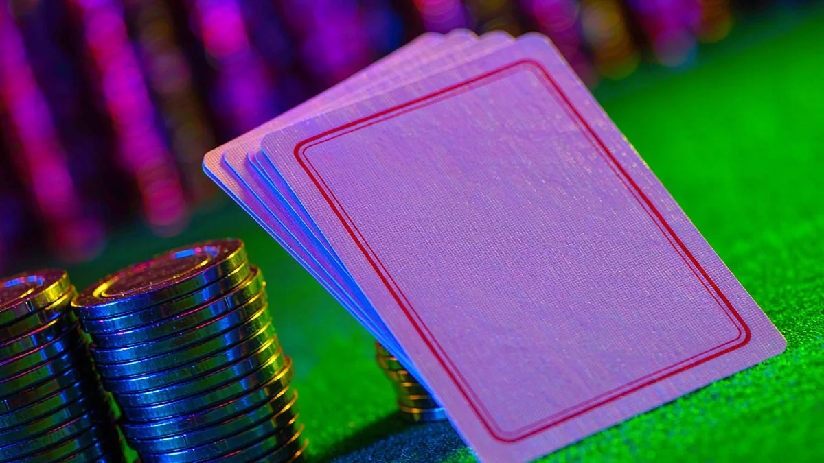 Face-down cards beside stacked chips on a green surface — BK33 guide